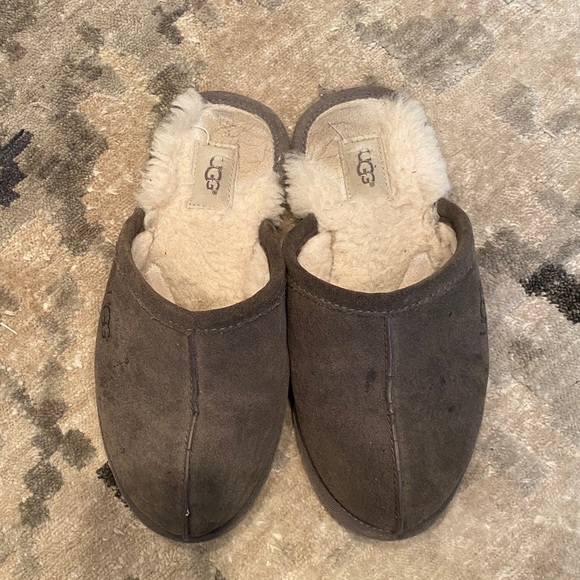 Ugg Men’s Scuff Slippers in Grey main image 8